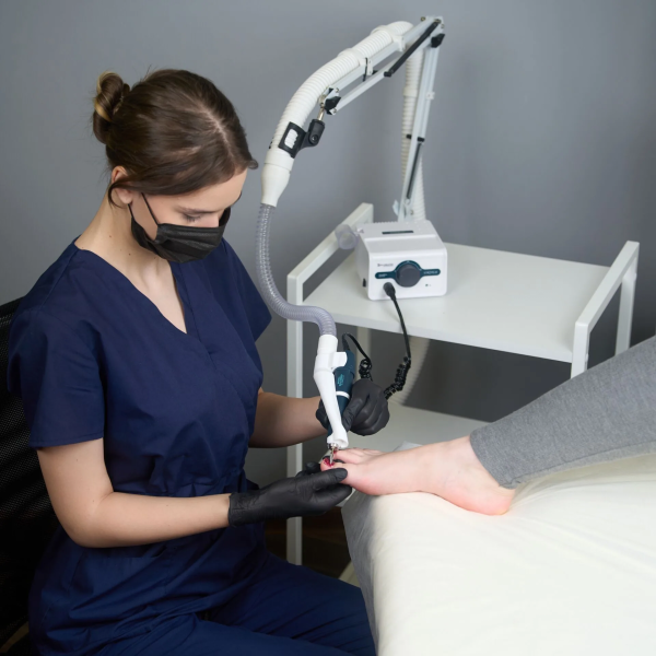 Пылесос для педикюра "Nail Assistant" (с тележкой) Фото - Пылесос для педикюра "Nail Assistant" (с тележкой)
